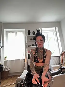 SkinnyLilly online show from June 4, 2026, 9:59 am