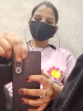 lovelypooja93 online show from August 4, 2026, 6:21 pm