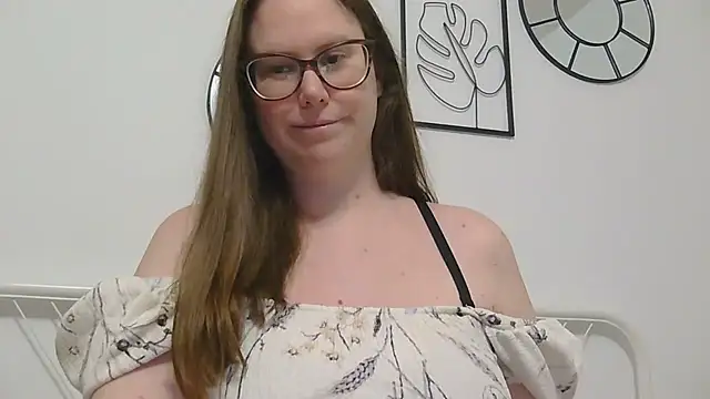 Snapshot of CelineThompson chatting on April 22, 2026, 7:04 pm CelineThompson online show from April 22, 2026, 7:04 pm