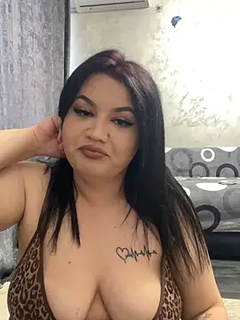 julietalovee online show from April 22, 2026, 3:57 pm