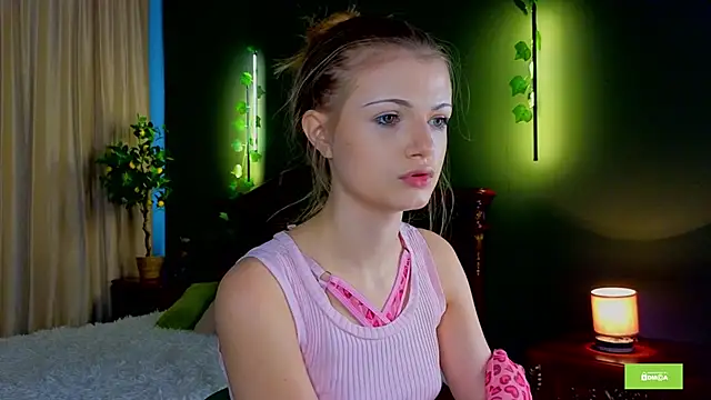 Snapshot of Enji_Rey chatting on June 23, 2026, 8:12 am Enji Rey online show from June 23, 2026, 8:12 am