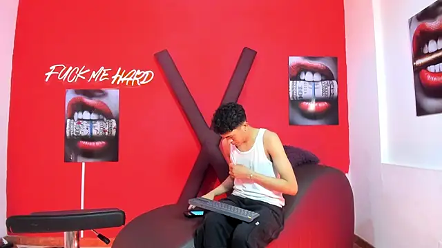 SKYN MAN online show from April 10, 2026, 1:33 am