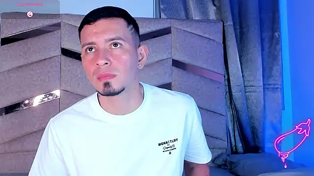 Snapshot of AxelNoiir_ chatting on March 4, 2026, 6:47 pm AxelNoiir online show from March 4, 2026, 6:47 pm