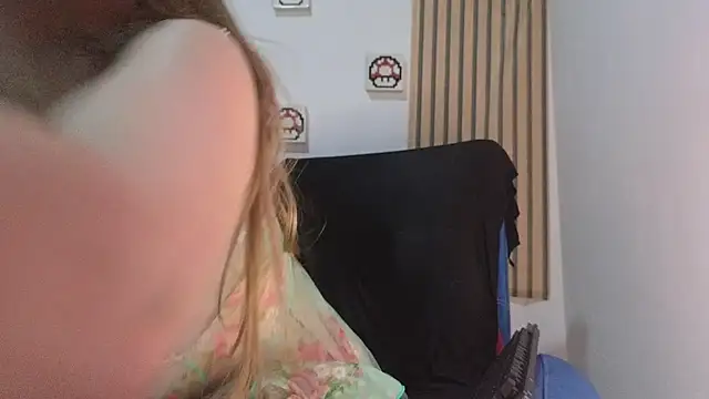 Caroline hernandes online show from March 23, 2026, 2:26 am