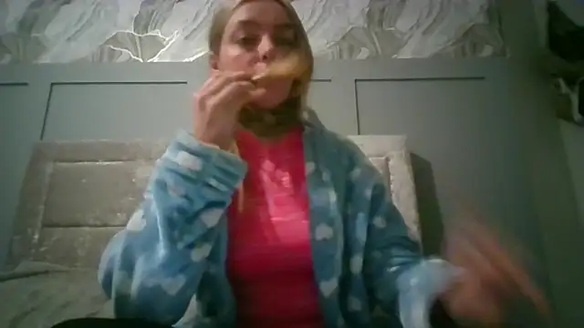 LusciousLailax online show from April 25, 2026, 7:44 pm