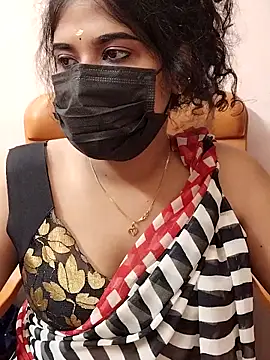 Sunitha28 online show from April 18, 2026, 3:27 pm