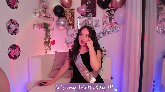 Snapshot of Ally_belle chatting on July 31, 2026, 10:20 pm Ally belle online show from July 31, 2026, 10:20 pm