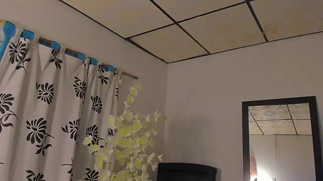 Sacha Rosse online show from March 29, 2026, 6:24 am