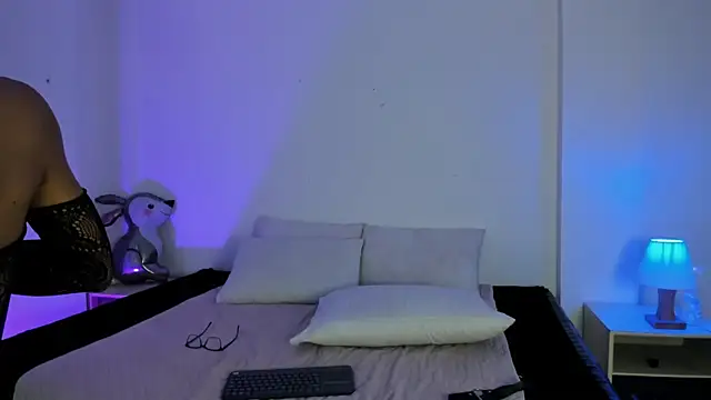 Eve-01 online show from April 13, 2026, 8:03 pm