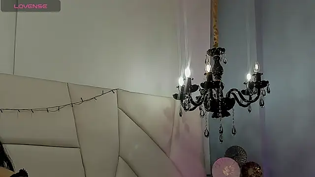 charlotsweett  online show from July 14, 2026, 6:46 pm