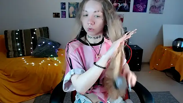 Snapshot of Nica_Kawaii chatting on June 8, 2026, 12:38 pm Nica Kawaii online show from June 8, 2026, 12:38 pm