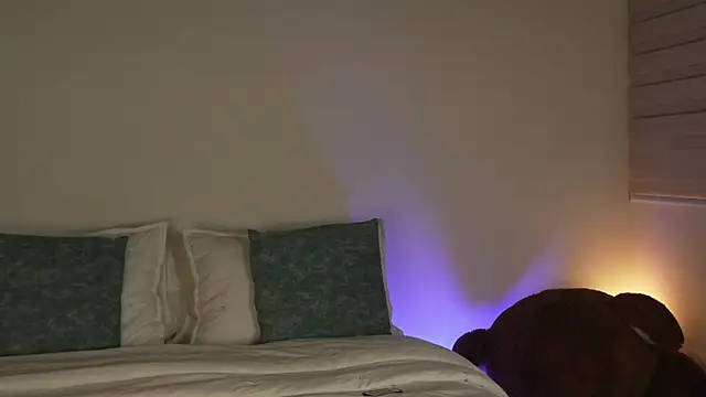 Violet SweetJS online show from April 30, 2026, 12:06 am