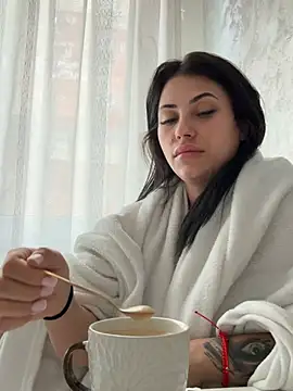 LunaSerenaX online show from March 27, 2026, 8:37 am