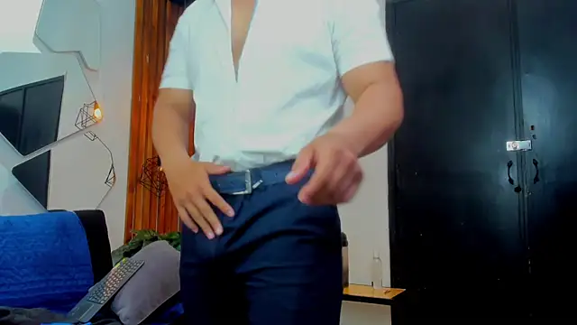 Snapshot of RomanCroft chatting on March 28, 2026, 12:05 pm RomanCroft online show from March 28, 2026, 12:05 pm