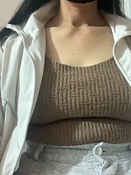 Trang1980 online show from March 6, 2026, 8:11 am