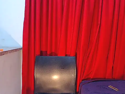 DarkDivva18 online show from April 18, 2026, 2:32 pm