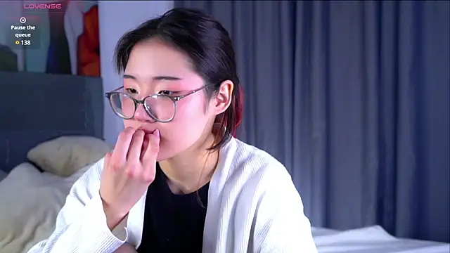 NelleMihalko online show from April 15, 2026, 1:34 am