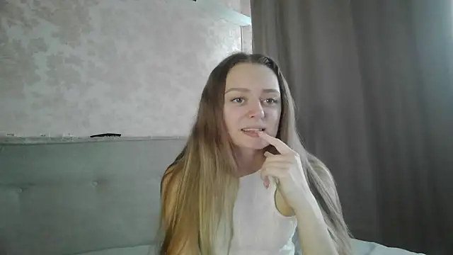 MysticGlimmer online show from April 27, 2026, 8:12 am