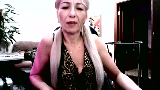 Snapshot of AlisaAngell chatting on March 8, 2026, 3:49 pm AlisaAngell online show from March 8, 2026, 3:49 pm