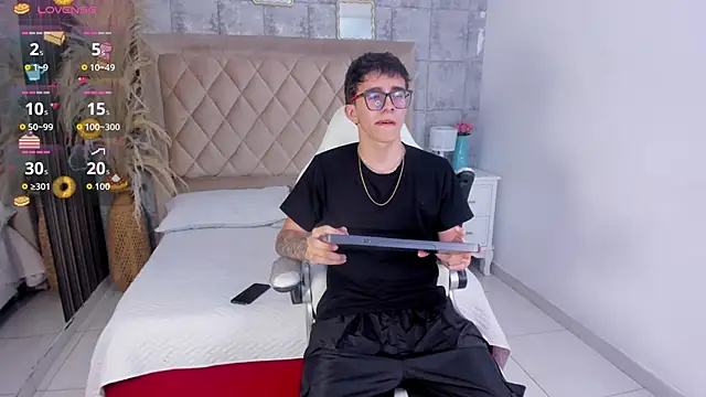 TylerCross  online show from March 25, 2026, 8:37 pm