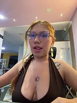 Lia Sterling online show from March 10, 2026, 10:04 pm