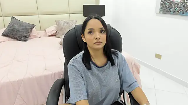 Chloelarsons online show from June 5, 2026, 3:24 am