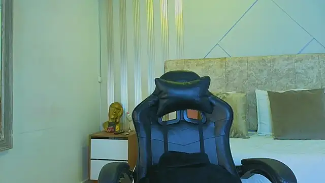 j belle  online show from April 2, 2026, 1:53 pm