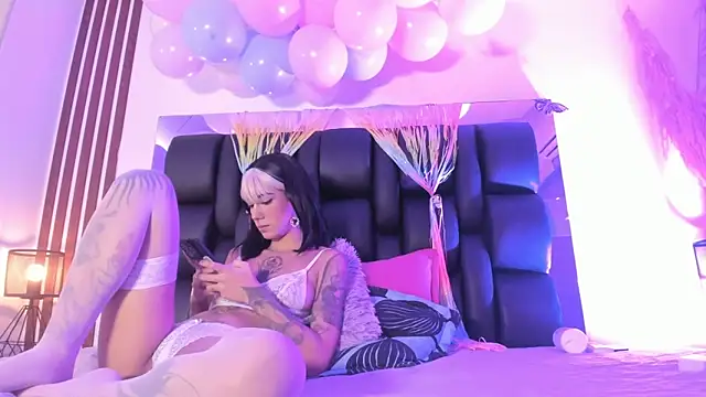 dalhia and hades online show from April 5, 2026, 12:57 pm