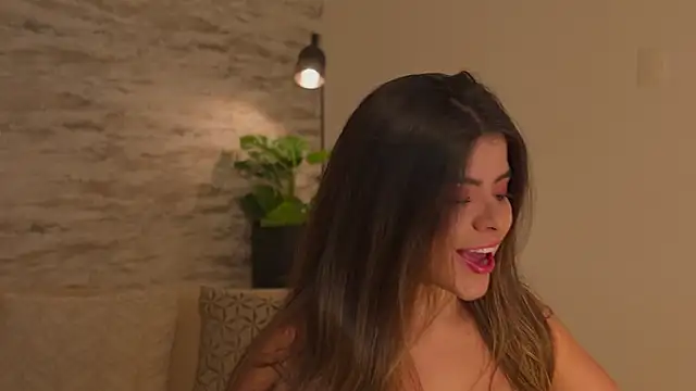 Julie Belle  online show from April 19, 2026, 12:43 am