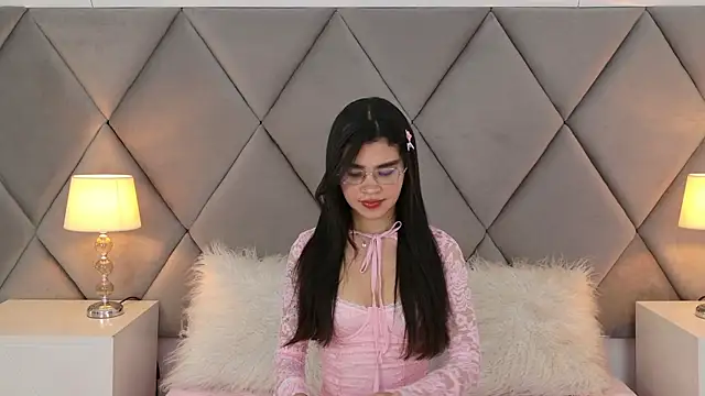 Snapshot of OliviaDiaz chatting on May 24, 2026, 8:14 pm OliviaDiaz online show from May 24, 2026, 8:14 pm