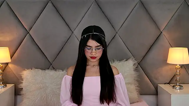 Snapshot of OliviaDiaz chatting on June 7, 2026, 8:12 pm OliviaDiaz online show from June 7, 2026, 8:12 pm