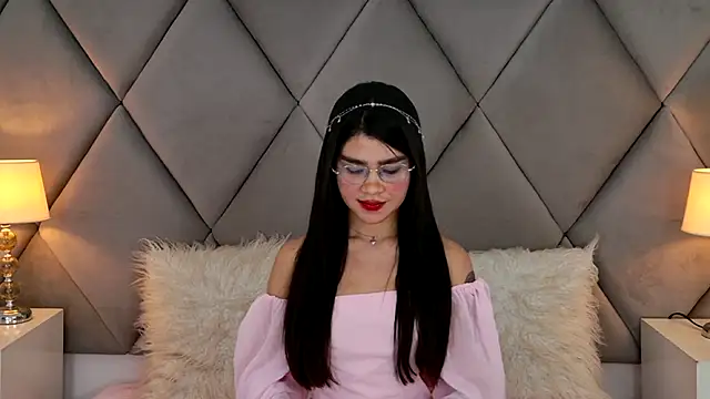 Snapshot of OliviaDiaz chatting on June 8, 2026, 1:28 am OliviaDiaz online show from June 8, 2026, 1:28 am