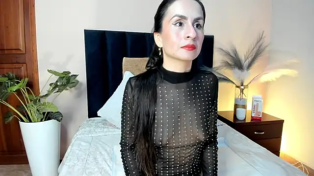 TinnaMoon online show from March 14, 2026, 11:32 pm