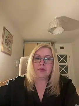 JanieLight53 online show from April 14, 2026, 6:58 pm
