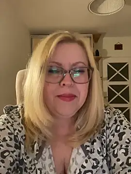 JanieLight53 online show from June 3, 2026, 9:20 pm