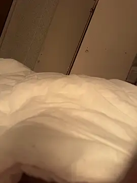 Maxi2515 online show from April 17, 2026, 11:19 pm