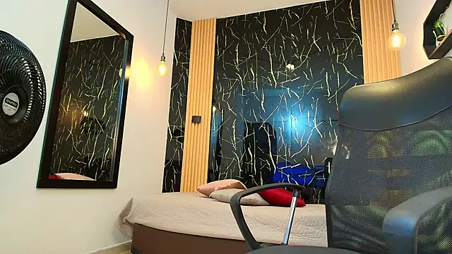 ValeriHot 1 online show from May 13, 2026, 2:53 am