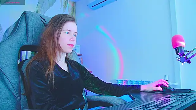 AriaGracen online show from March 19, 2026, 2:32 pm