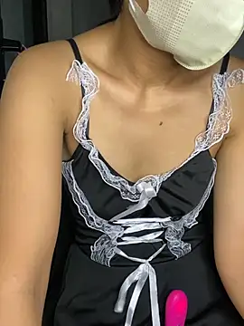 -Lilyn- online show from July 19, 2026, 5:49 pm
