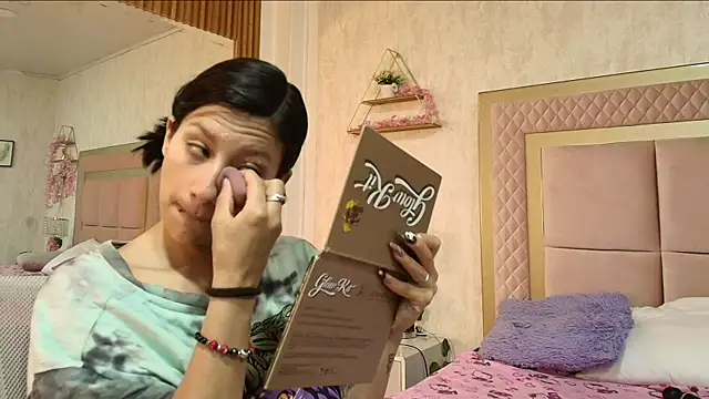 Madii  online show from April 13, 2026, 12:21 pm