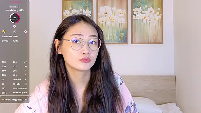 pinkyblooom online show from March 15, 2026, 9:04 am