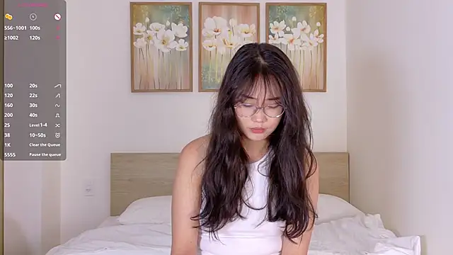 pinkyblooom online show from March 25, 2026, 9:15 am