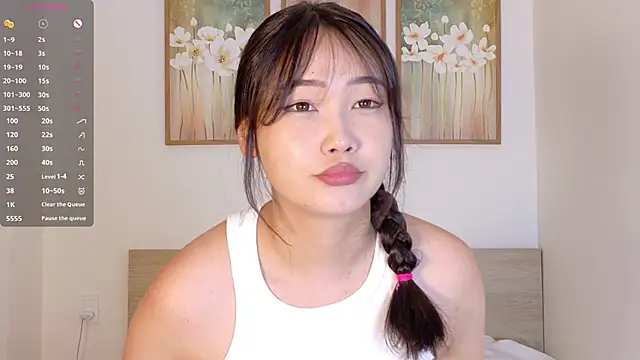 pinkyblooom online show from April 4, 2026, 9:40 am