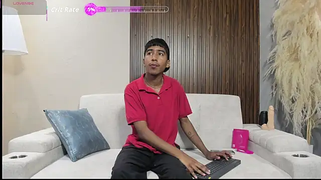 Snapshot of Ender_h0tt chatting on June 4, 2026, 2:01 pm Ender h0tt online show from June 4, 2026, 2:01 pm