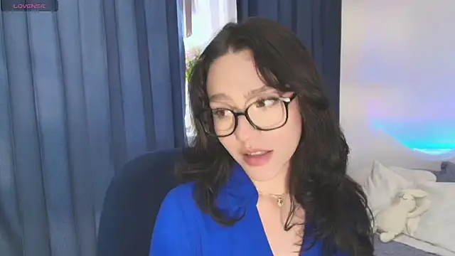 Snapshot of Katiieee chatting on August 6, 2026, 8:33 pm Katiieee online show from August 6, 2026, 8:33 pm