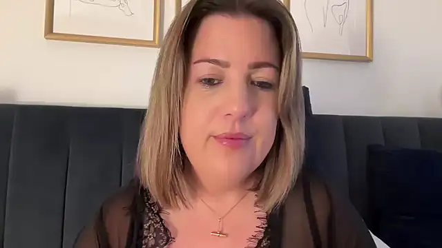 Snapshot of annabellewarick chatting on May 11, 2026, 7:44 pm annabellewarick online show from May 11, 2026, 7:44 pm