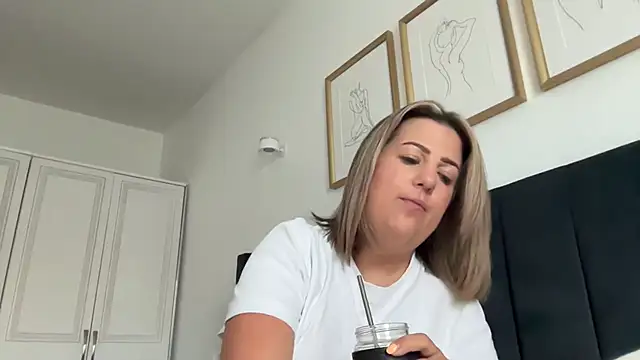 annabellewarick online show from July 5, 2026, 7:04 am