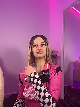 ScarletFlameee online show from April 19, 2026, 5:51 am