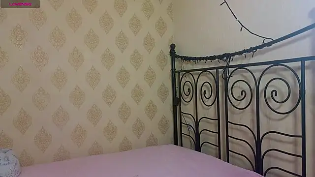 LucyMur online show from April 12, 2026, 8:14 pm