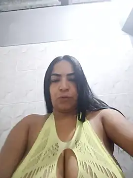 Snapshot of Carolinna chatting on June 15, 2026, 3:25 pm Carolinna online show from June 15, 2026, 3:25 pm